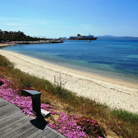 מלון דירות Marineledda Village 3*