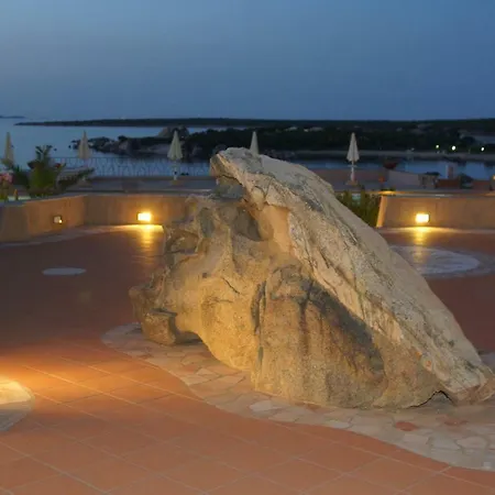 Marineledda Village מלון דירות